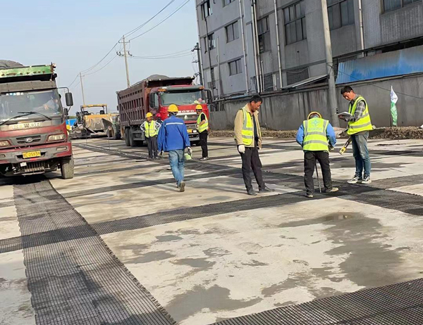平顶山老材料的新故事：玻璃纤维土工格栅如何在‘白改黑’浪潮中重获新生？